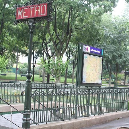 Appartamento Renovated Studio For 2 Parigi Esterno foto
