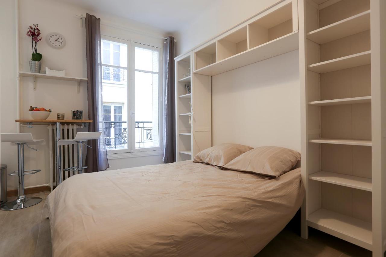 Appartamento Renovated Studio For 2 Parigi Esterno foto