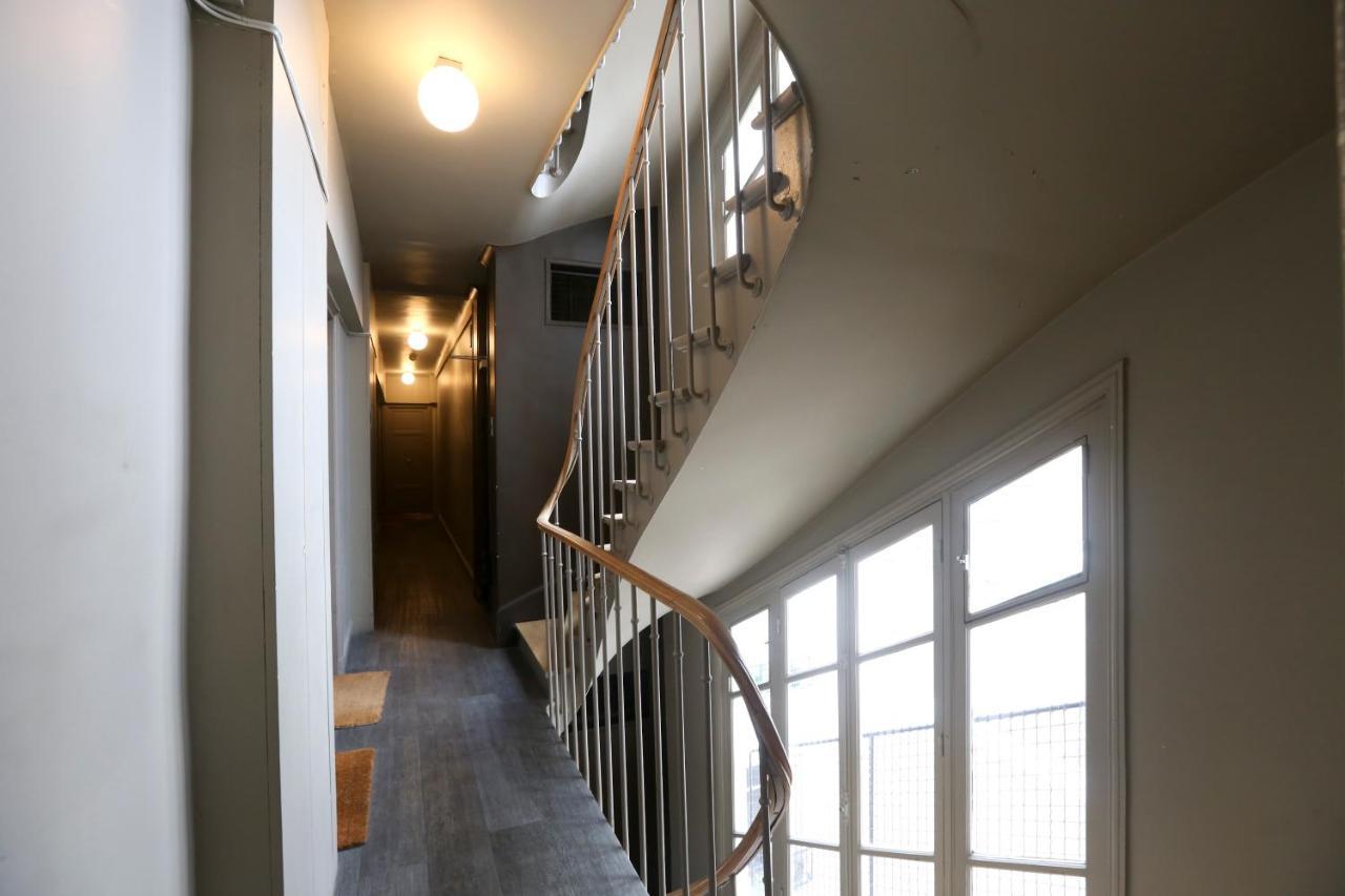 Appartamento Renovated Studio For 2 Parigi Esterno foto